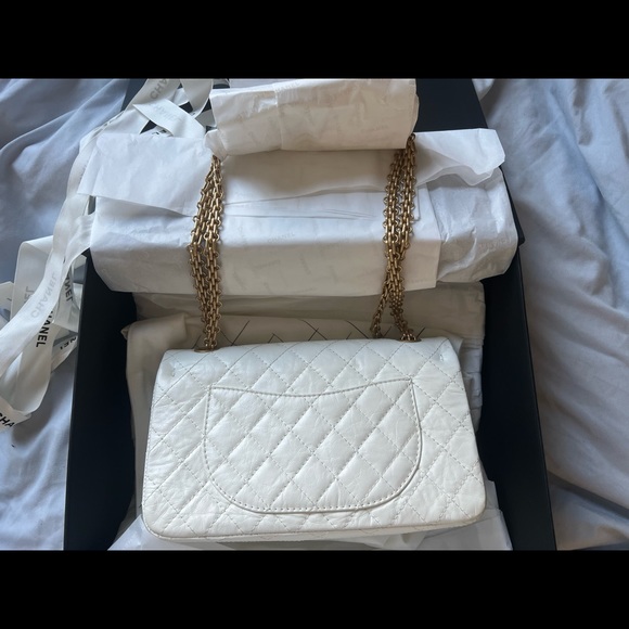 Chanel 2.55 classic small 225 white calfskin in gold hardware - Picture 2 of 11